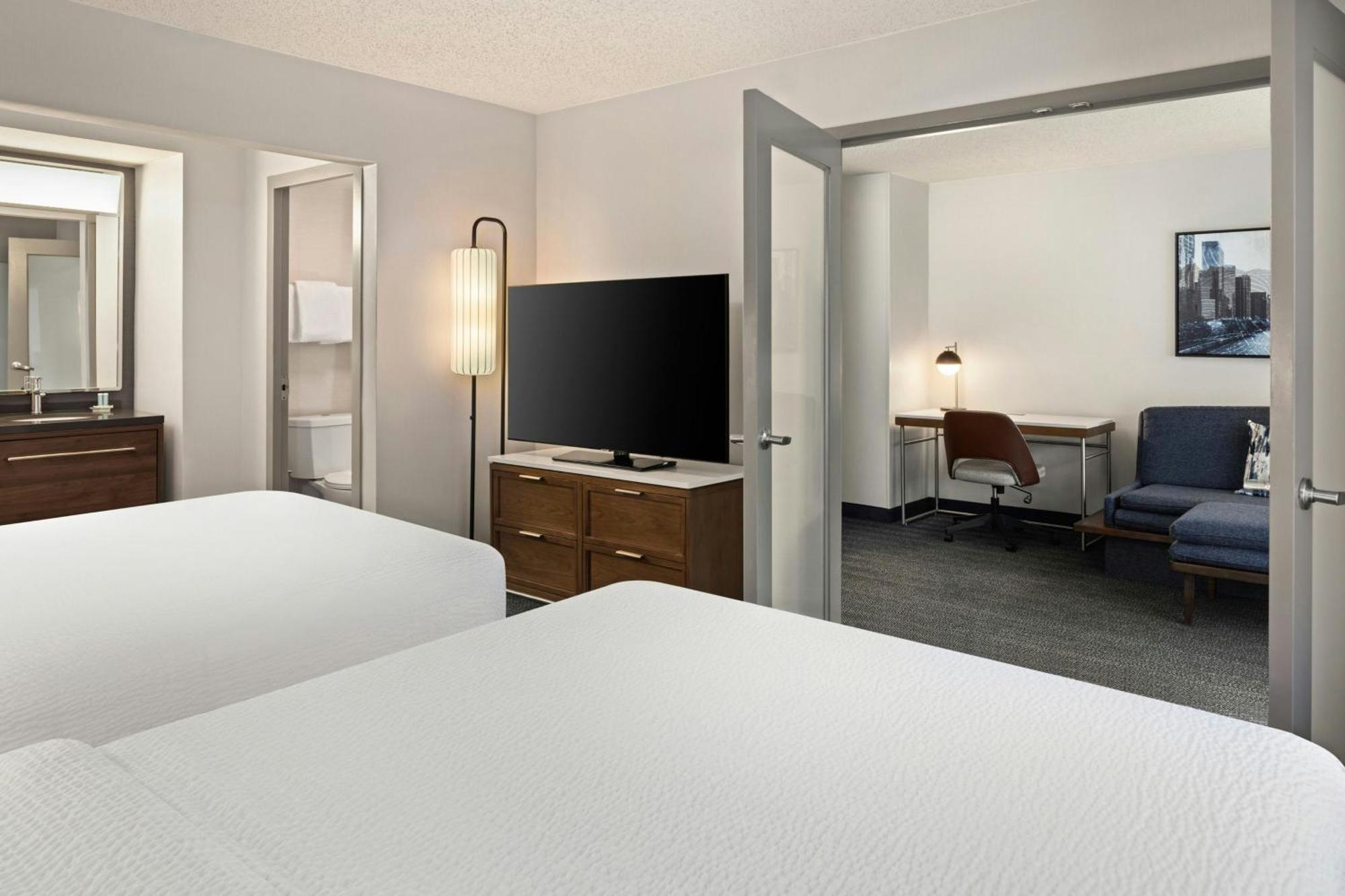 Courtyard By Marriott Chicago Downtown/River North Exterior photo