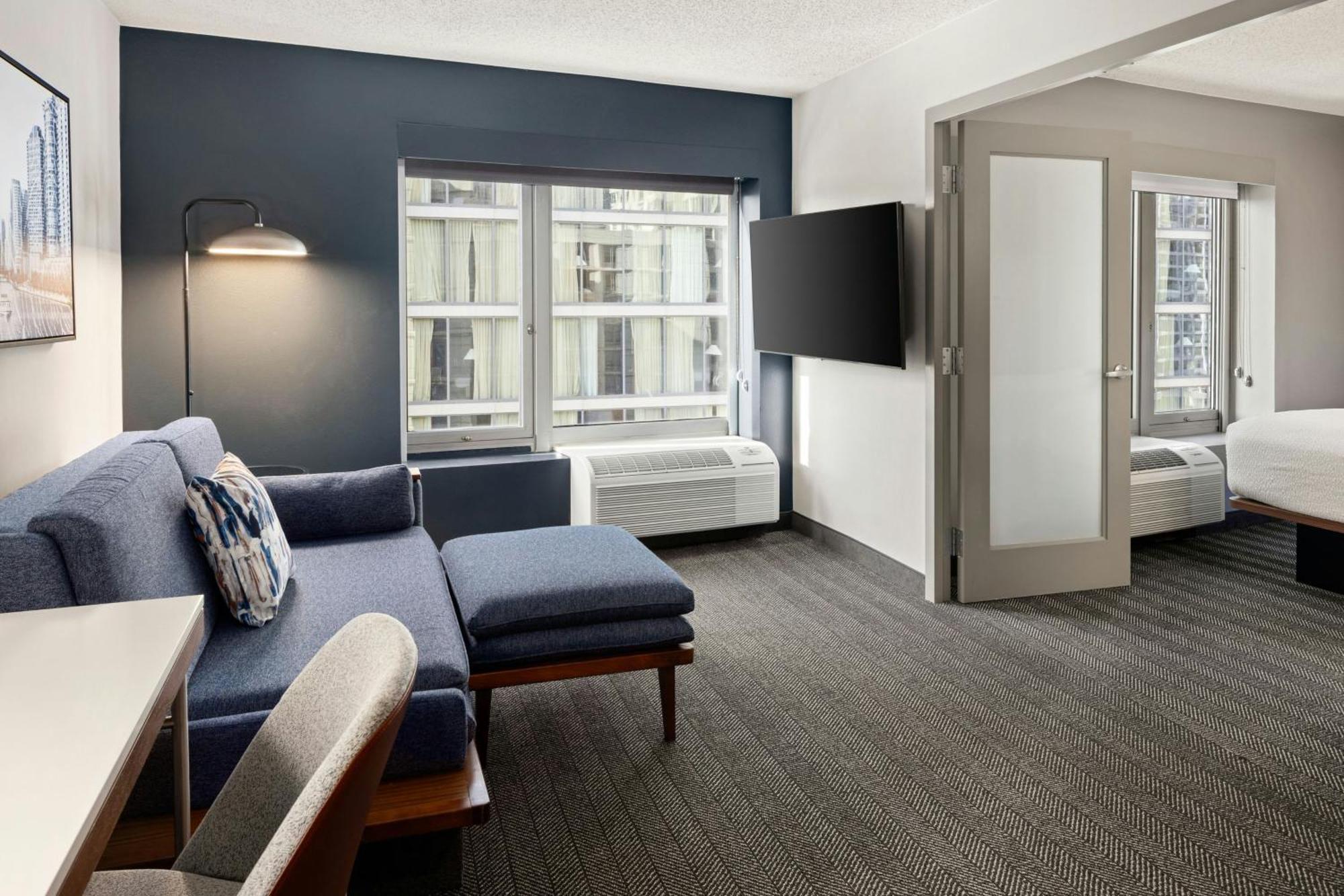 Courtyard By Marriott Chicago Downtown/River North Exterior photo